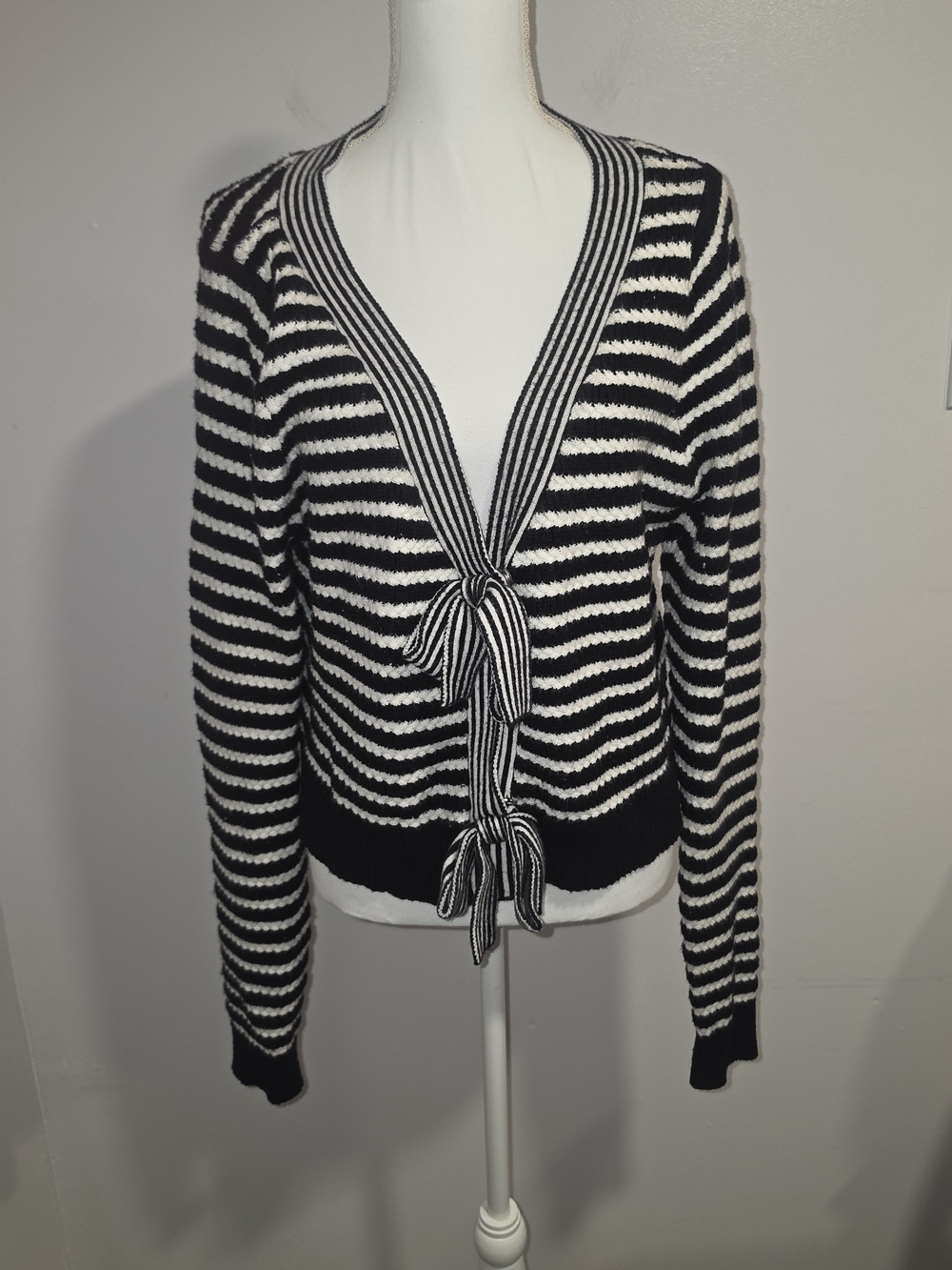 TCEC Black & White Striped Bow Snap Closure Women's Knit Sweater Size Large